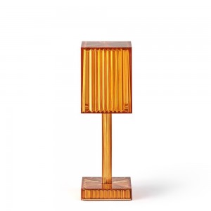 Lámpara sobremesa Gatsby prisma Luz Led de Vondom. Iluminación de diseño.