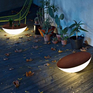 Lámpara de suelo exterior Solar de Foscarini. Lámparas modernas. Luminarias de exterior.