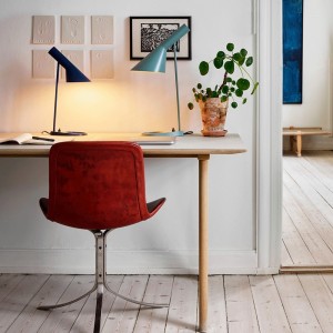 Lámpara AJ Sobremesa Mini un clásico de Louis Poulsen con diseño moderno y elegante.