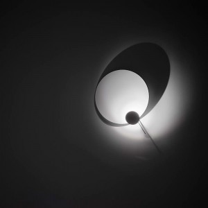 Aplique pared Eclipse ellipse. Ingo Maurer