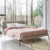 Cama Velvet Tapizada y elegante de Novamobili. Camas matrimoniales modernas.