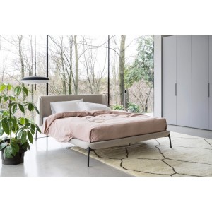 Cama Velvet Tapizada y elegante de Novamobili. Camas matrimoniales modernas.