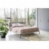 Cama Velvet Tapizada y elegante de Novamobili. Camas matrimoniales modernas.