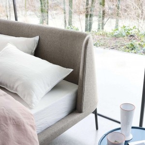 Cama Velvet Tapizada y elegante de Novamobili. Camas matrimoniales modernas.