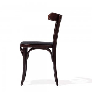 Silla 763 tapizada de Ton. Sillas de diseño. Sillas de madera clásicas.