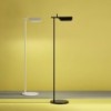 Lámpara de aluminio de pie Tab F de Flos Iluminación. Lámpara elegante.