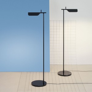 Lámpara de aluminio de pie Tab F de Flos Iluminación. Lámpara elegante.