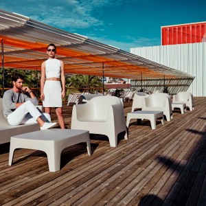 Butaca Solid Apilable para Espacios Exteriores Diseñada por Vondom