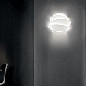Aplique Le Soleil de Foscarini. Lámpara de diseño fabricada en policarbonato.
