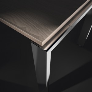 Mesa de oficina ejecutiva con diseño rectangular elaborada en base de metal y madera de Ofifran