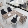 Mesa de oficina ejecutiva con diseño rectangular elaborada en base de metal y madera de Ofifran