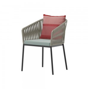 Silla comedor exterior con pies de aluminio brazos Bela Rope colección Bitta de Kettal.