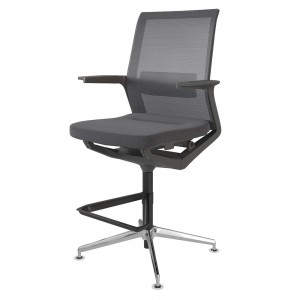 Taburete malla Advance giratoria con reposa pies de Ofifran ideal para oficinas y recepciones.
