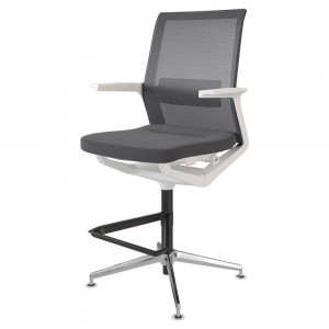 Taburete malla Advance giratoria con reposa pies de Ofifran ideal para oficinas y recepciones.