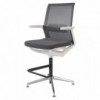 Taburete malla Advance giratoria con reposa pies de Ofifran ideal para oficinas y recepciones.