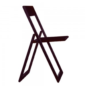 Silla Aviva de Magis. Silla pegable de madera con acabados y moderno diseño