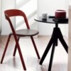 Silla Pila Tapizada de Magis. Silla apilable de madera de diseño elegante.