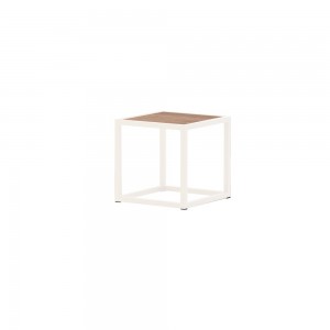Mesa auxiliar teca con base en aluminio para exteriores colección Landscape de Kettal.