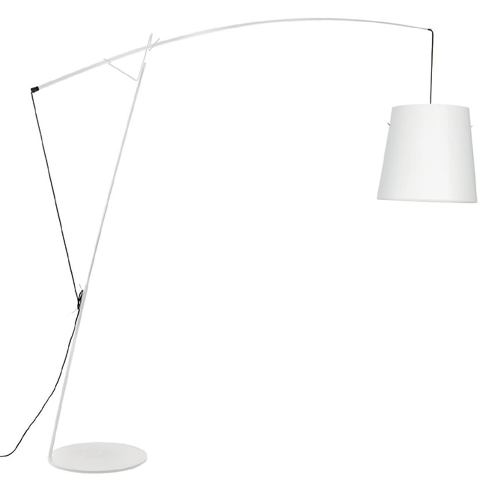 Lámpara pie suelo Robin de Carpyen. Tienda online lamparas modernas.