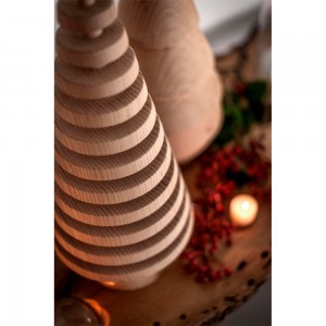 Árbol de navidad espiral progresivo minimalista Riva1920 con un diseño de lujo e italiano que brinda calidez a cualquier lugar