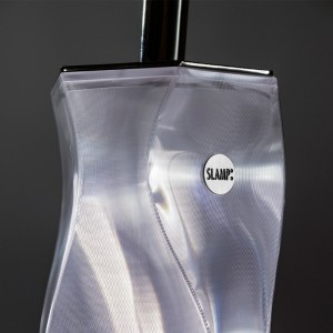 Lámpara Pie Hugo Floir de Slamp con un diseño italiano y moderno,