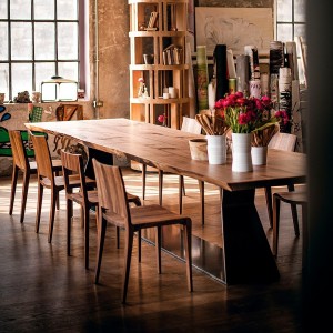 Mesa Rectangular Bedrock Plank C. de Riva1920 con un diseño moderno y madera italiana de alta calidad.