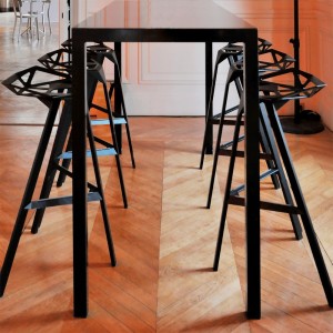 Taburete diseño Stool One de Magis. Taburete de diseño moderno apilable.