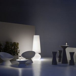 Lámpara grande para exteriores Colección Fade de Plust Collection.