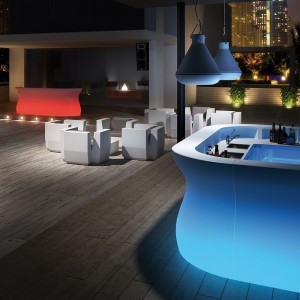 Esquina Bartolomeo light de Plust Collection. Muebles originales de exterior.