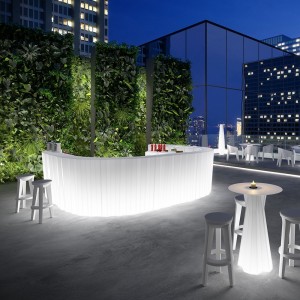 Barra Frozen Largue Light de Plust Collection para espacios exteriores.