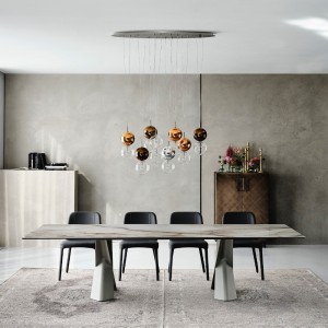 Mesa Mad Max Keramik de Cattelan Italia con diseño moderno y sobre de cerámica.