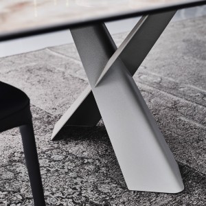 Mesa Mad Max Keramik de Cattelan Italia con diseño moderno y sobre de cerámica.