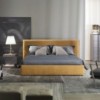 Cama Jersey. Casadesús. Cama tapizada de líneas modernas y simples.