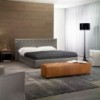 Cama moderna tapizada Valeria de Casadesús con detalles en capitoné