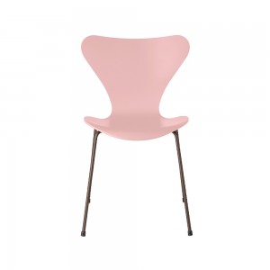 Silla Series 7 lacado de Fritz Hansen con un diseño versatil y moderno.