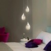 Lámpara suspensión Raindrop de Luzifer. Hermosa lámpara en forma de gota de lluvia, realizada con tiras de chapa de madera.