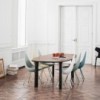 Silla carcasa plástica Drop. Fritz Hansen con acabados elegantes de alta calidad.