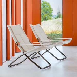 Hamaca Snooze Cozy perfecta para espacios exteriores de Emu.