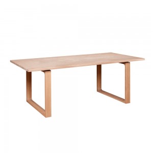 Mesa Essay. Fritz Hansen con un acabado moderno de alto lujo.