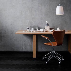 Mesa Essay. Fritz Hansen con un acabado moderno de alto lujo.