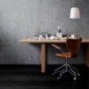 Mesa Essay. Fritz Hansen con un acabado moderno de alto lujo.