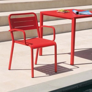 Butaca Urban moderna y cómodo ideal para ambientes exteriores de Emu.
