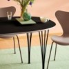 Silla Series 7 lacado de Fritz Hansen con un diseño versatil y moderno.