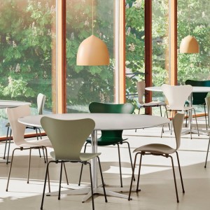 Silla Series 7 Fresno coloreado. Fritz Hansen con un diseño moderno de alto lujo.