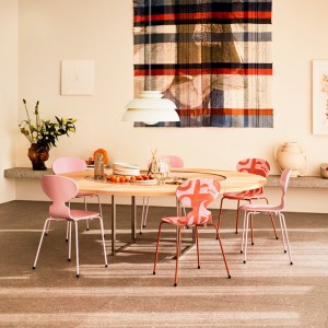 Silla ANT 4 patas fresno coloreado. Fritz Hansen con un diseño moderno de alta calidad.