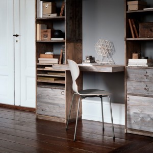 Silla ANT 4 patas fresno coloreado. Fritz Hansen con un diseño moderno de alta calidad.