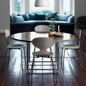 Silla ANT 4 patas fresno coloreado. Fritz Hansen con un diseño moderno de alta calidad.