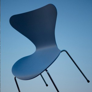 Silla Series 7 natural. Fritz Hansen con un acabado moderno de alto lujo.