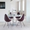 Silla carcasa plástica Drop. Fritz Hansen con acabados elegantes de alta calidad.