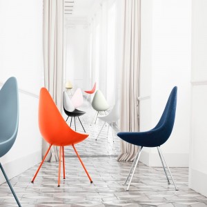 Silla carcasa plástica Drop. Fritz Hansen con acabados elegantes de alta calidad.